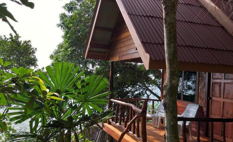 בקתה סופריור, Jungle Hill Beach Bungalow