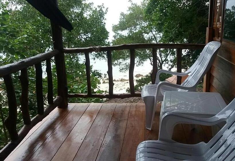 بانگلوی سوپریور, Jungle Hill Beach Bungalow