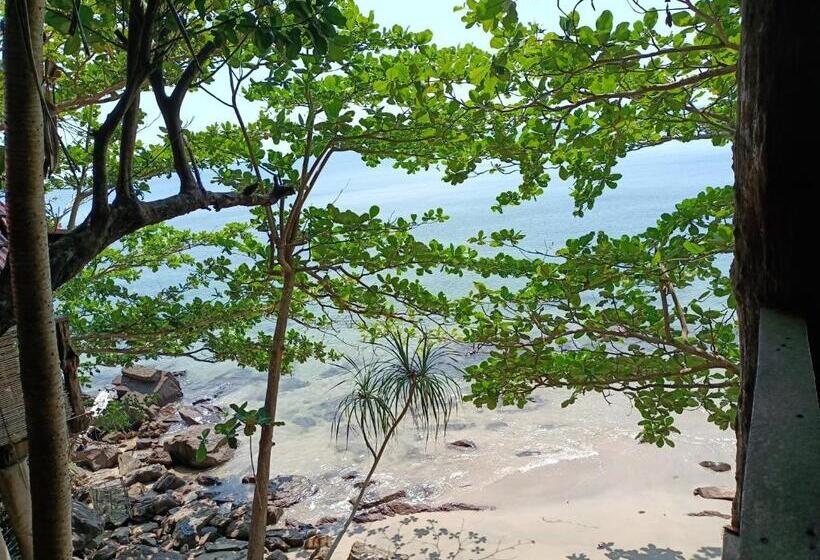 بنگله خانوادگی, Jungle Hill Beach Bungalow