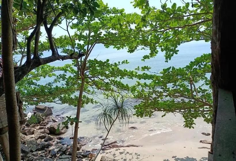بنگله خانوادگی, Jungle Hill Beach Bungalow