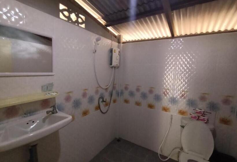 בונגלו משפחתי, Jungle Hill Beach Bungalow