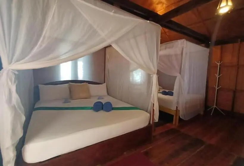 بنگله خانوادگی, Jungle Hill Beach Bungalow