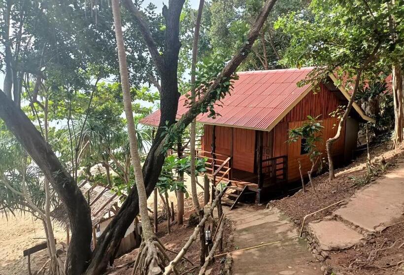 بنگله خانوادگی, Jungle Hill Beach Bungalow