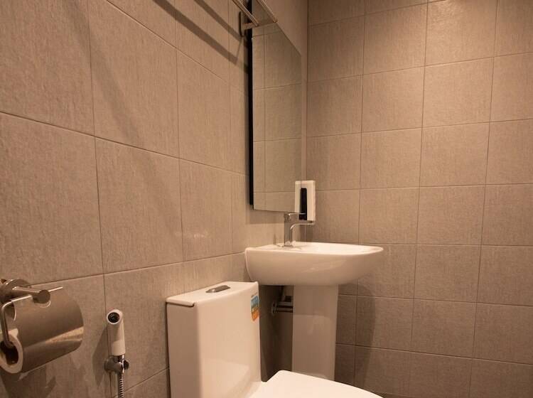 اتاق لوکس چهار تخته, Sleep With Me Bangkok  Bts Phra Khanong