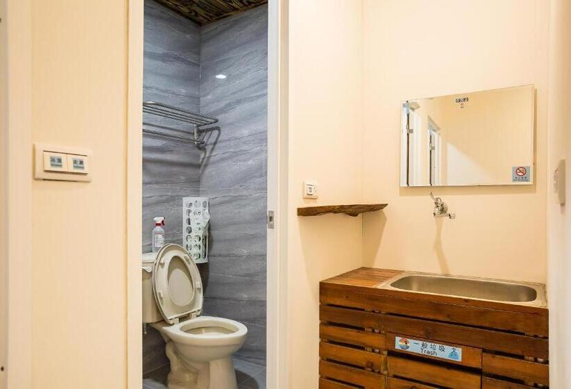 اتاق استاندارد چهارنفره با سرویس بهداشتی مشترک, Sun Moon Love