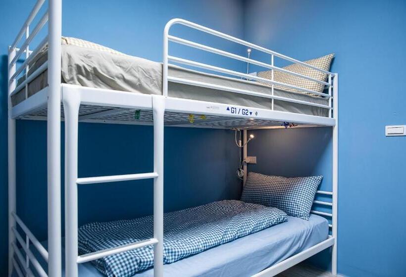 اتاق استاندارد چهارنفره با سرویس بهداشتی مشترک, Sun Moon Love