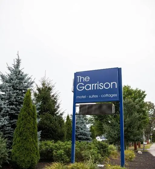 デラックスルーム, The Garrison