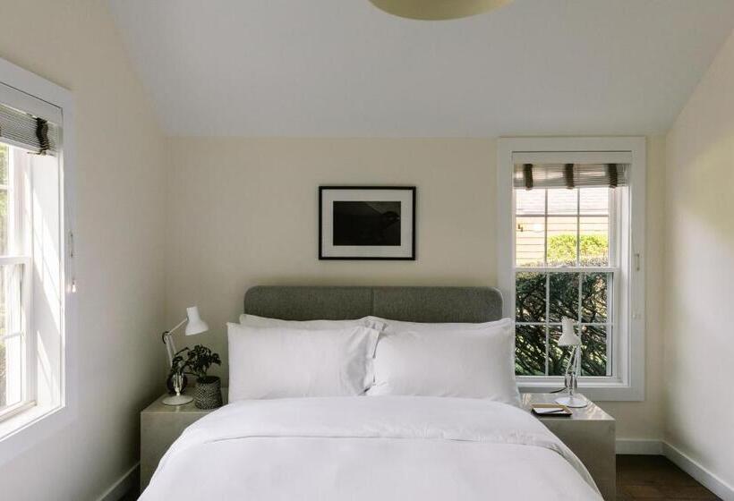 جناح, The Roundtree, Amagansett