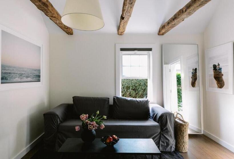 منزل غرفتين نوم, The Roundtree, Amagansett