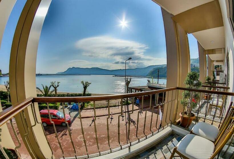 غرفة قياسية مطلّة علي البحر مزوَّدة بشُرفة, Diamond Liman