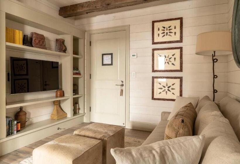 Люкс Кровать Кинг, Eleven Scarp Ridge Lodge