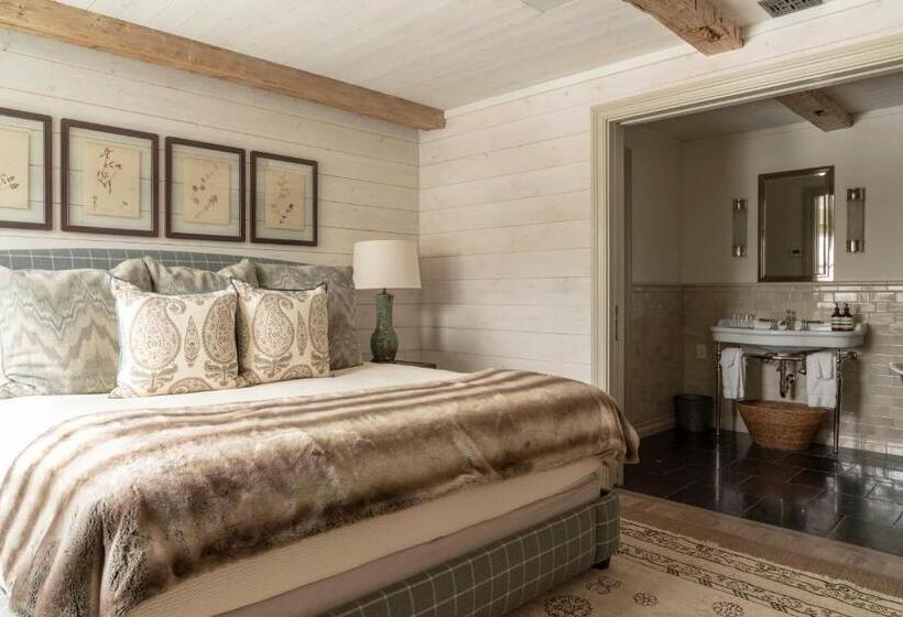 جناح مزوَّد بشرفة, Eleven Scarp Ridge Lodge