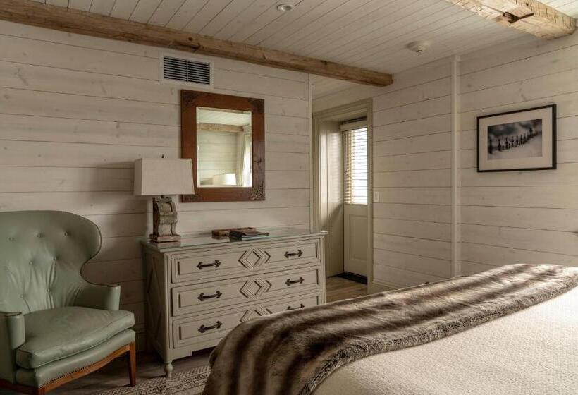 جناح مزوَّد بشرفة, Eleven Scarp Ridge Lodge