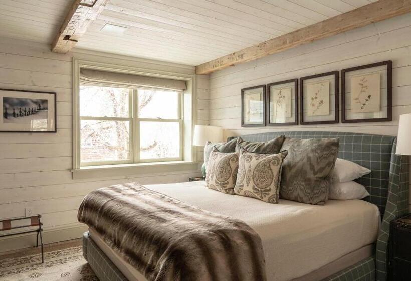 جناح مزوَّد بشرفة, Eleven Scarp Ridge Lodge