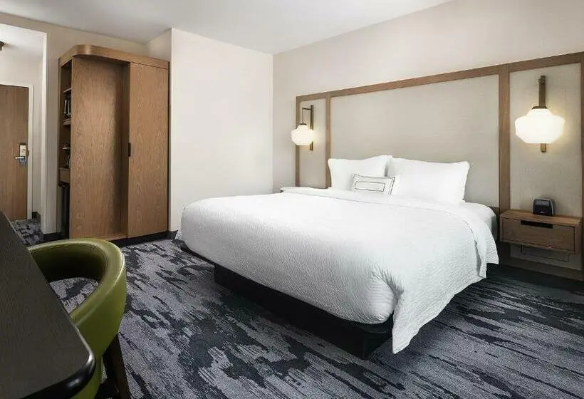 キングサイズベッドのスタンダードルーム, Fairfield Inn & Suites By Marriott South Kingstown Newport Area