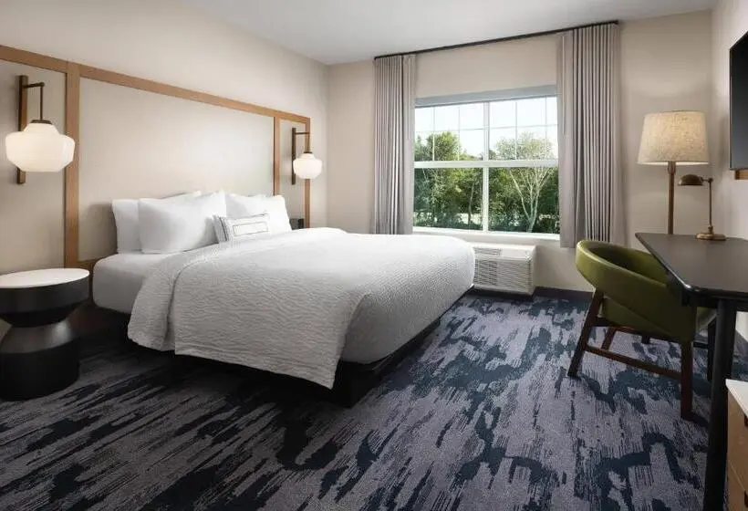 キングサイズベッドのスタンダードルーム, Fairfield Inn & Suites By Marriott South Kingstown Newport Area