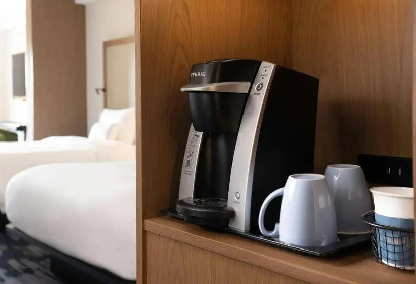 キングサイズベッドのスタンダードルーム, Fairfield Inn & Suites By Marriott South Kingstown Newport Area