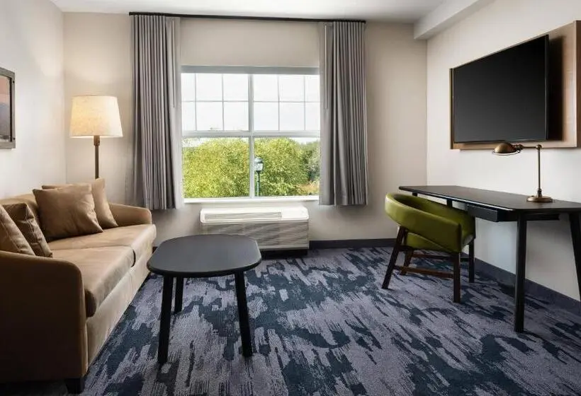 キングサイズベッドのスイートルーム, Fairfield Inn & Suites By Marriott South Kingstown Newport Area