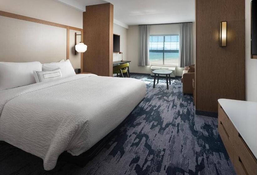 带大床的套房, Fairfield Inn & Suites By Marriott South Kingstown Newport Area