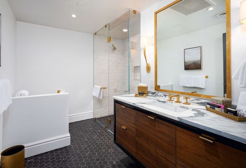 エクゼクティブスイート, John Hand Club