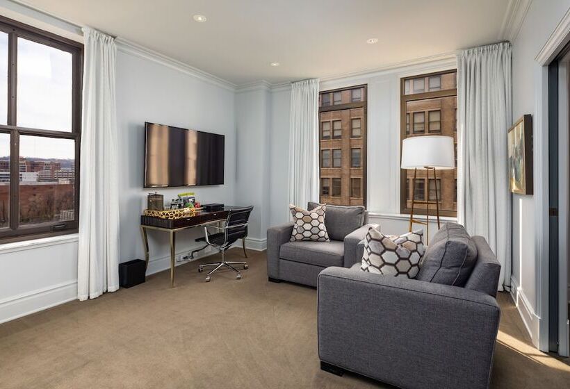 エクゼクティブスイート, John Hand Club