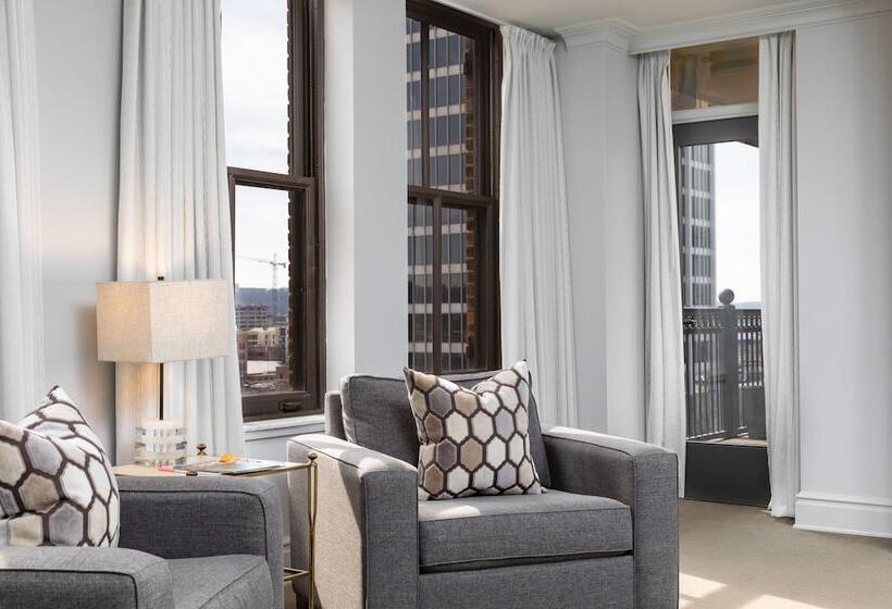 プレミアムスイート, John Hand Club