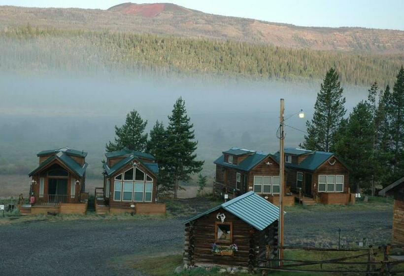 جناح عائلي, Lava Mountain Lodge