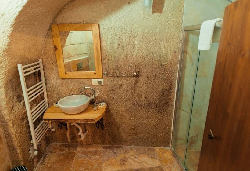 آپارتمان اکونومی 1 خوابه, Young Cave