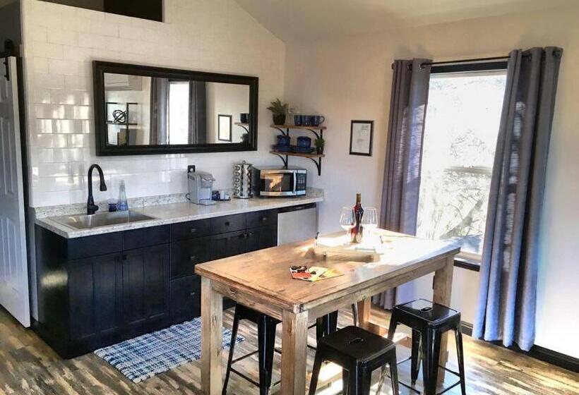 إستوديو قياسى, Papillon Cellars   The Loft