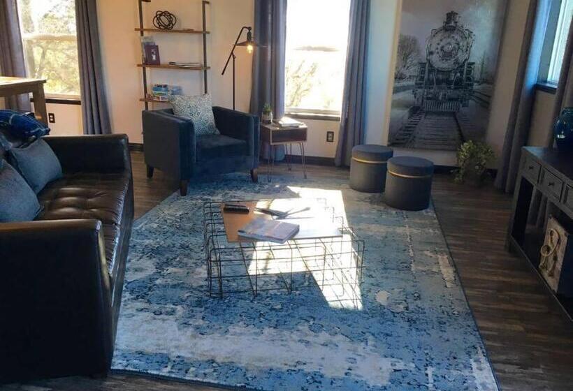 إستوديو قياسى, Papillon Cellars   The Loft