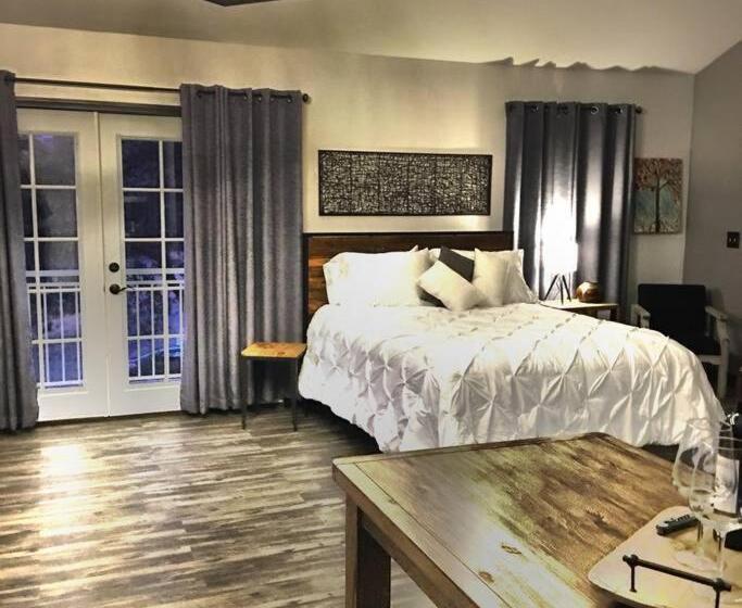 إستوديو قياسى, Papillon Cellars   The Loft