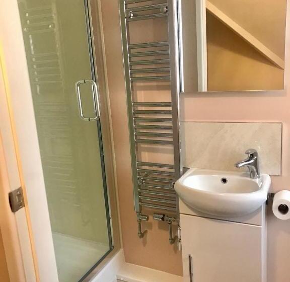 اتاق استاندارد یک نفره, Landguard House Bed Only