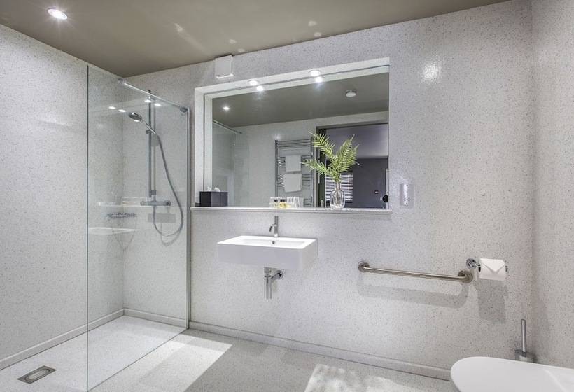 غرفة أساسية, Ffolkes Arms