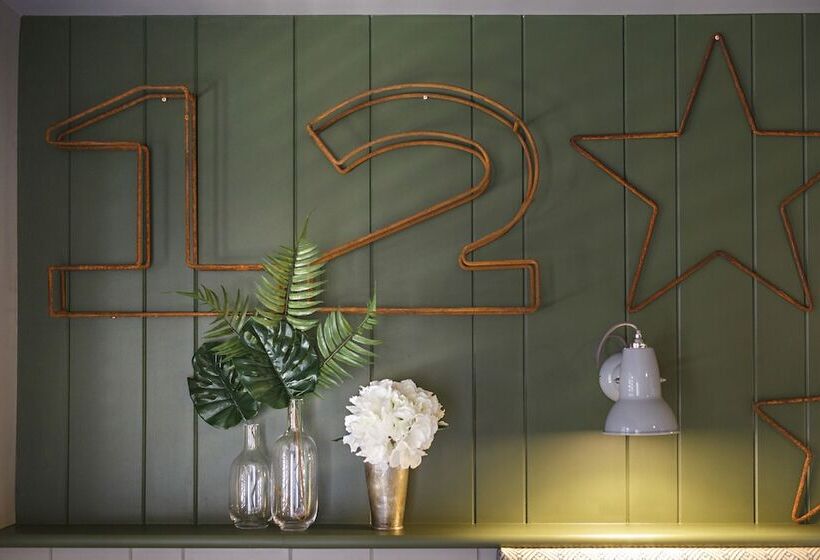 غرفة أساسية, Ffolkes Arms