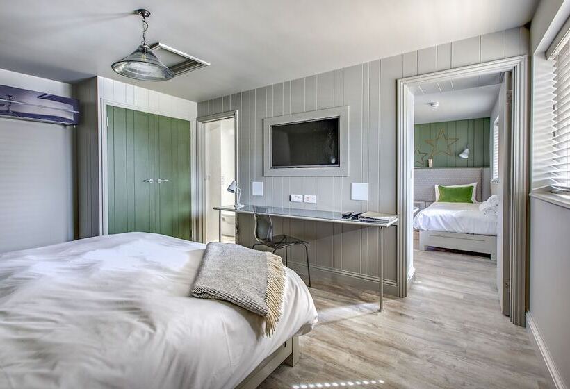 غرفة أساسية, Ffolkes Arms