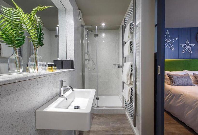 غرفة أساسية, Ffolkes Arms