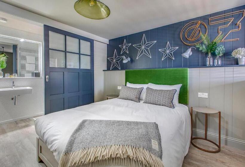 غرفة أساسية, Ffolkes Arms