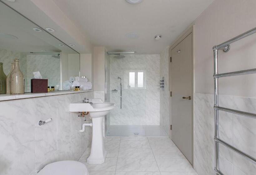 غرفة ديلوكس, Ffolkes Arms