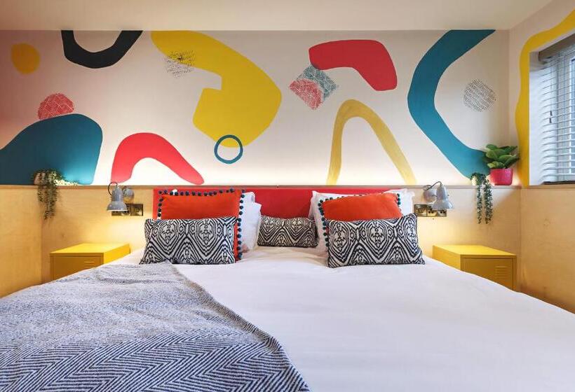 شقة غرفة واحدة, Ffolkes Arms