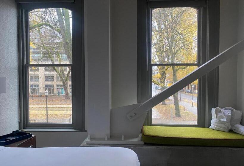 Büyük Çift Kişilik Yataklı Delüks Oda, Harlow