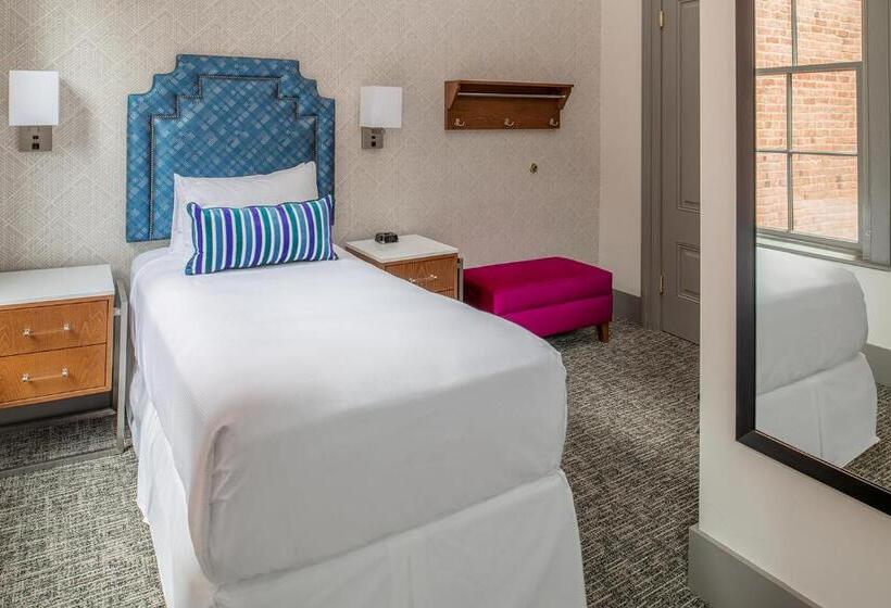 Standart Oda, Harlow