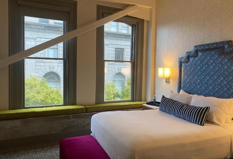 Standart Oda, Harlow