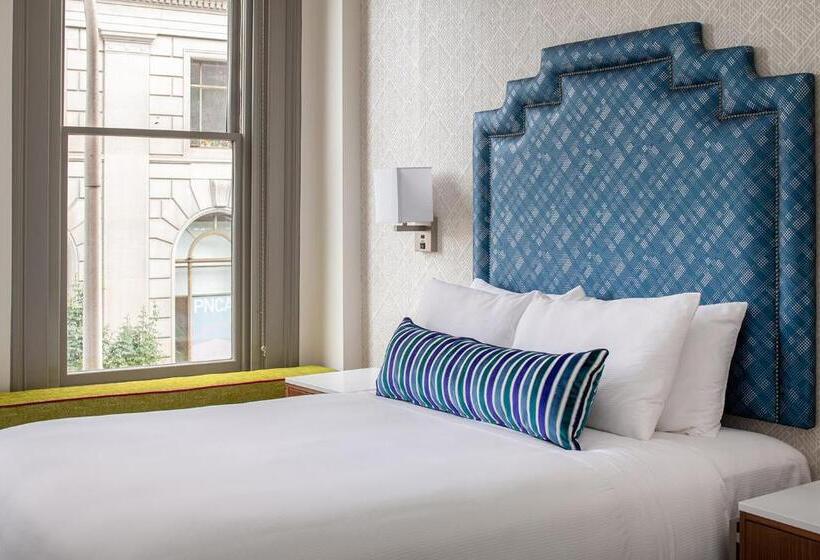 Standart Oda, Harlow