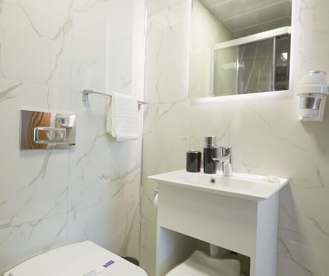 اتاق استاندارد یک تخته با چشمانداز شهر, Kartal Palace Taksim Square Fami̇ly