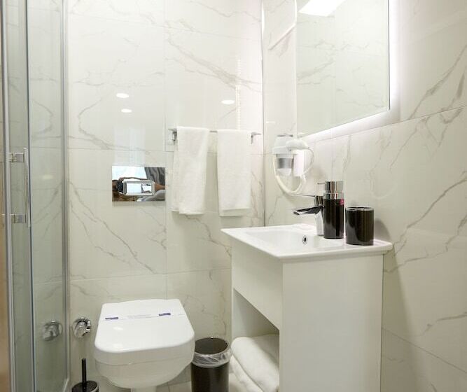 اتاق استاندارد یک تخته با چشمانداز شهر, Kartal Palace Taksim Square Fami̇ly