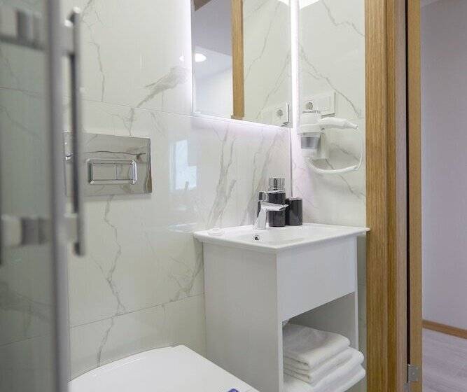 اتاق استاندارد یک تخته با چشمانداز شهر, Kartal Palace Taksim Square Fami̇ly