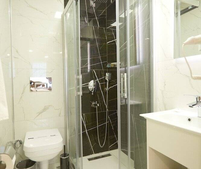 اتاق استاندارد با چشمانداز شهر, Kartal Palace Taksim Square Fami̇ly