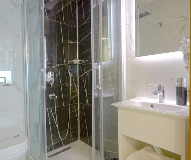 اتاق استاندارد با چشمانداز شهر, Kartal Palace Taksim Square Fami̇ly