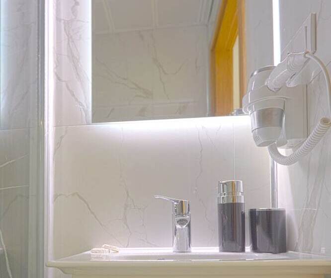 اتاق استاندارد با چشمانداز شهر, Kartal Palace Taksim Square Fami̇ly