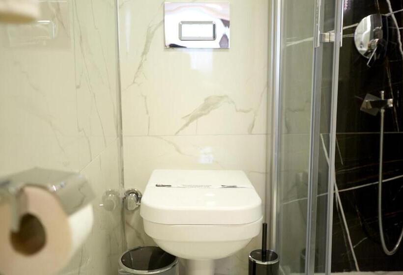 اتاق خانوادگی, Kartal Palace Taksim Square Fami̇ly